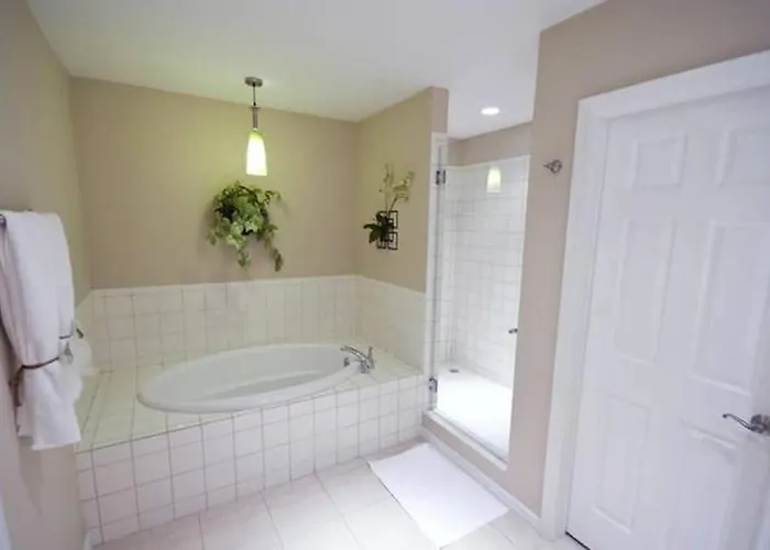 Third-floor Oceanview With Access To Sparkling Pool, Hot Tub & Club Coco
